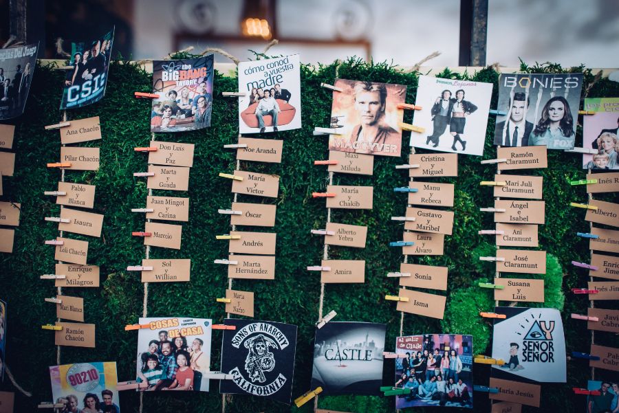 Mesa de invitados personalizada en una boda real organizada por Magic Experience